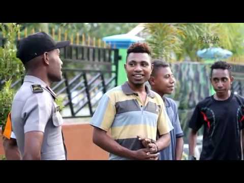 PAPUA PENUH DAMAI: PEMUDA GEREJA BAGIKAN TAKJIL SAAT BERBUKA PUASA