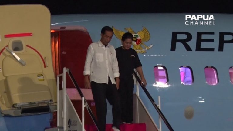 PRESIDEN JOKOWI TIBA DI BANDARA DEO