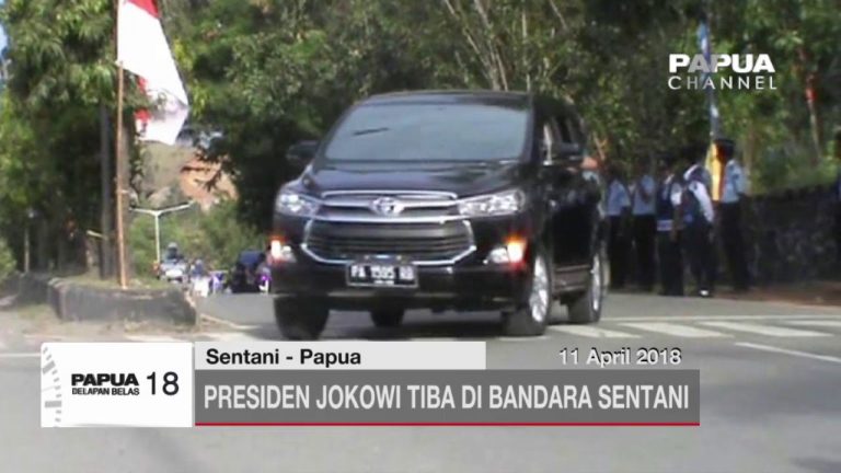 PRESIDEN JOKOWI TIBA DI BANDARA SENTANI