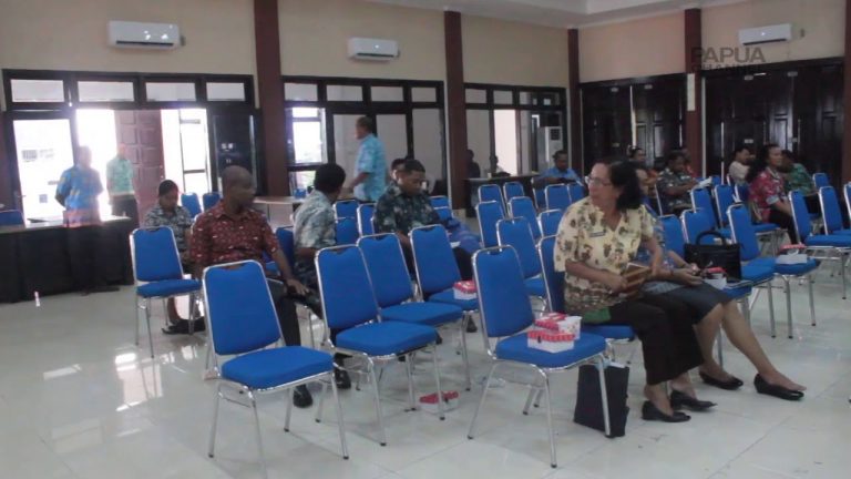 RAPAT KERJA KEPALA DISTRIK SE-KABUPATEN TELUK WONDAMA