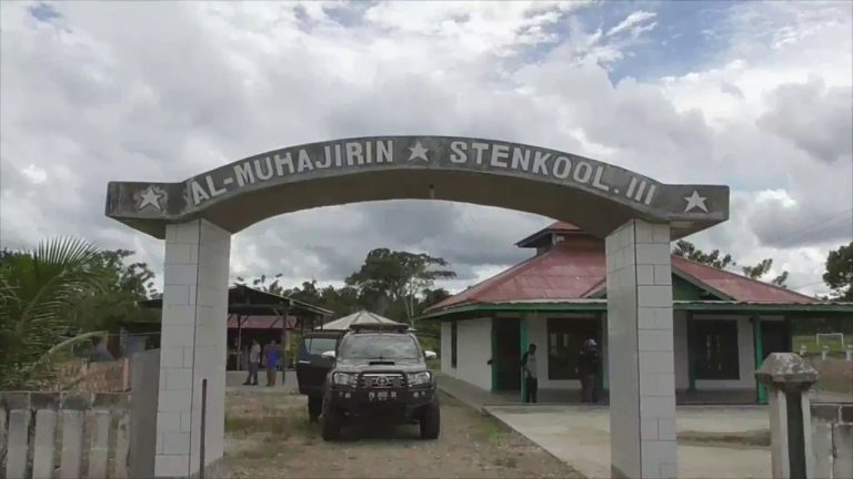SAFARI RAMAHDAN, BUPATI BINTUNI MENDADAK KUNJUNGI SEJUMLAH MASJID