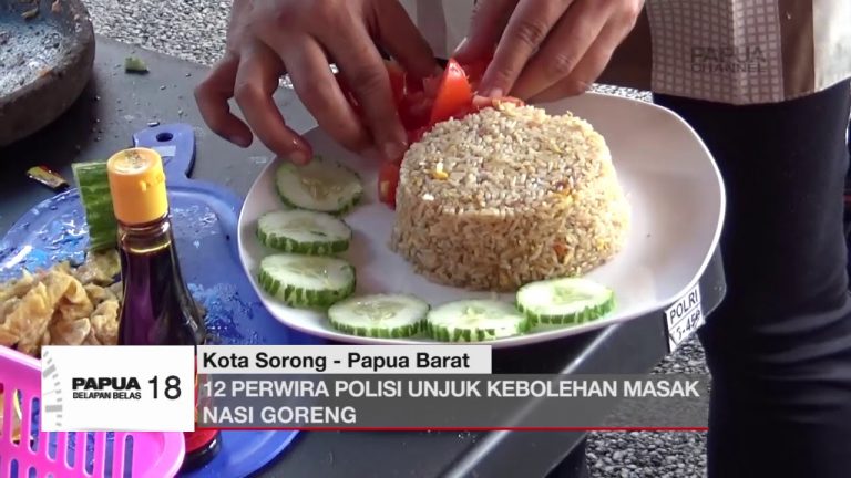 12 PERWIRA POLISI UNJUK KEBOLEHAN MASAK NASI GORENG