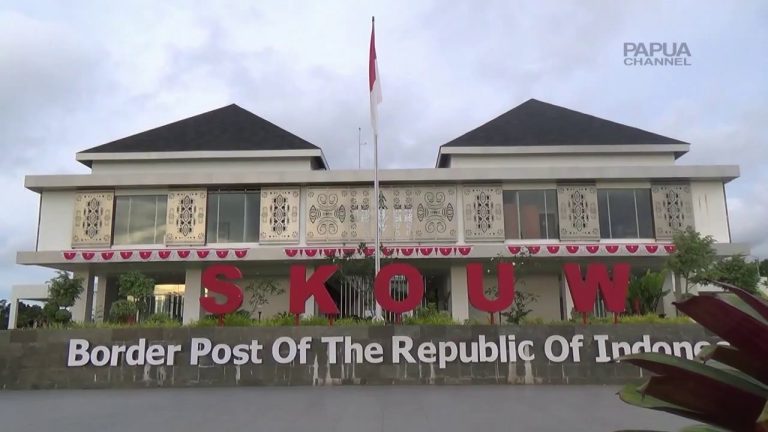 KIRAB SATU NEGERI BENTANGKAN MERAH PUTIH SEPANJANG 1.500 METER