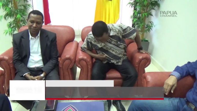 REKTOR UNCEN KLARIFIKASI SELEBARAN OSPEK YANG BERTULISKAN KALIMAT BERNUANSA SEPARATISME