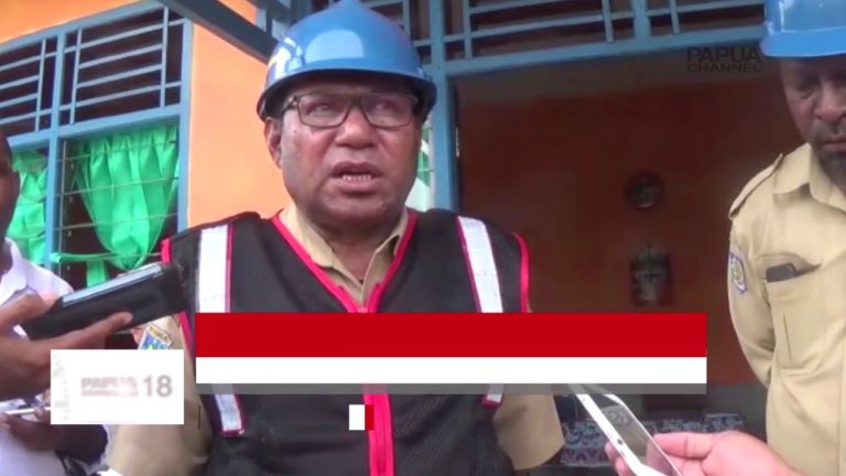 WAKIL BUPATI TELUK WONDAMA TINJAU LOKASI PEMBANGUNAN GEDUNG SEKOLAH SENILAI 2M