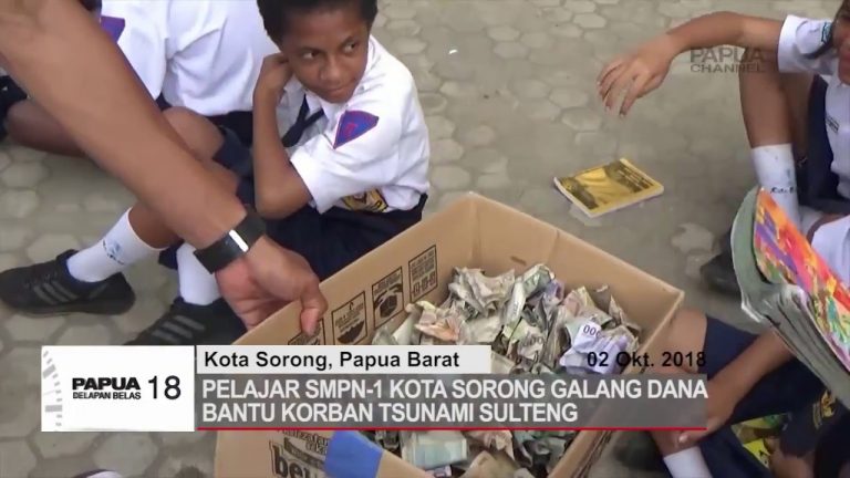 PELAJAR SMPN-1 KOTA SORONG KUMPULKAN UANG JAJAN UNTUK BANTU KORBAN TSUNAMI SULTENG