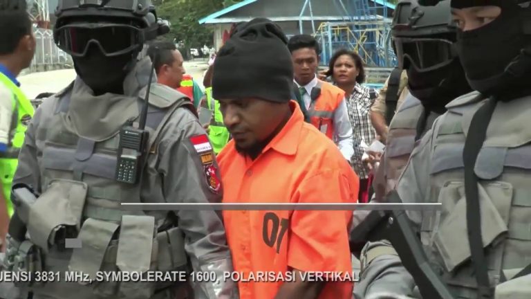 POLDA PAPUA SERAHKAN DUA ANGGOTA KKB KE KEJAKSAAN NABIRE