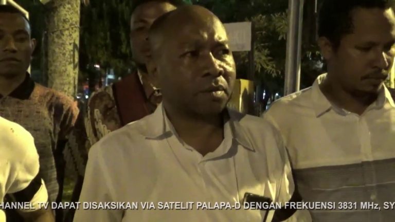 AKSI BAKAR LILIN UNTUK KORBAN PEMBUNUHAN NDUGA