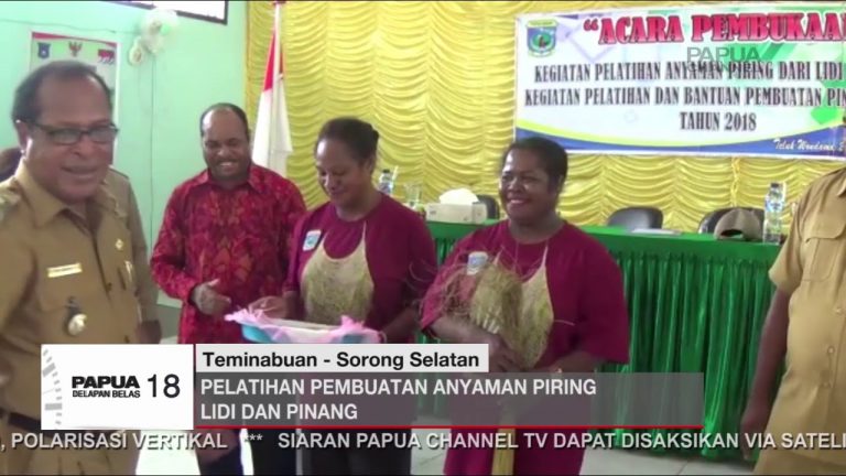 DINAS PEMBERDAYAAN MASY. KAMPUNG PB SELENGGARAKAN PELATIHAN PEMBUATAN ANYAMAN PIRING LIDI