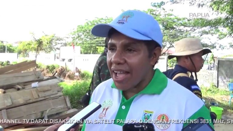 PULIHKAN DAS, PEMPROV PAPUA BARAT LAKUKAN AKSI TANAM POHON BERSAMA