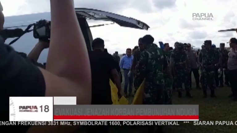 TUJUH KORBAN PEMBUNUHAN NDUGA DIEVAKUASI KE BANDARA MOZES KILANGIN TIMIKA