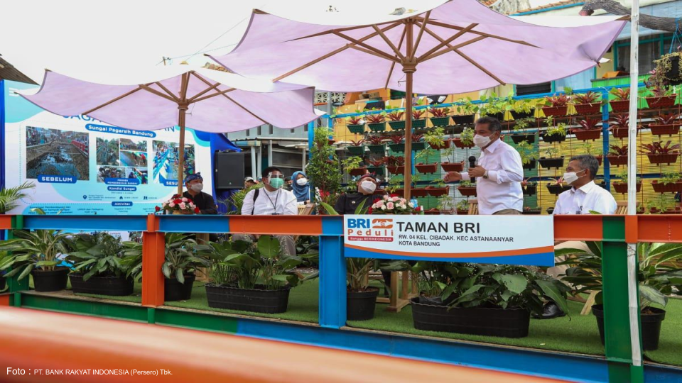 CSR JADI YANG TERBAIK, DIRUT BRI DINOBATKAN SEBAGAI CEO CSR OF THE YEAR