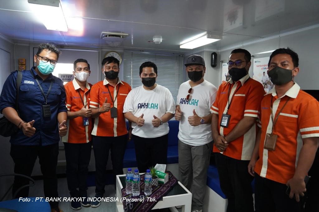 MENTERI BUMN RI KUNJUNGI AGEN BRILINK DAN TERAS BRI KAPAL DI PULAU KOMODO 