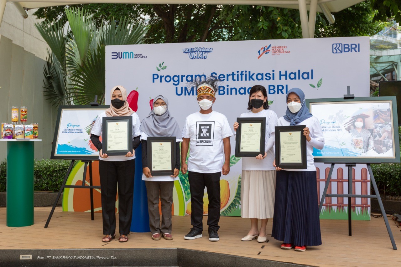 BRI KEMBALI GELAR BAZAAR KLASTER MANTRIKU, UMKM BINAAN DAPAT SERTIFIKAT HALAL