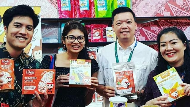 PEMBERDAYAAN UMKM BRI, BANTU PENGUSAHA KRIPIK SURYANINGSIH TUAI BERKAH 