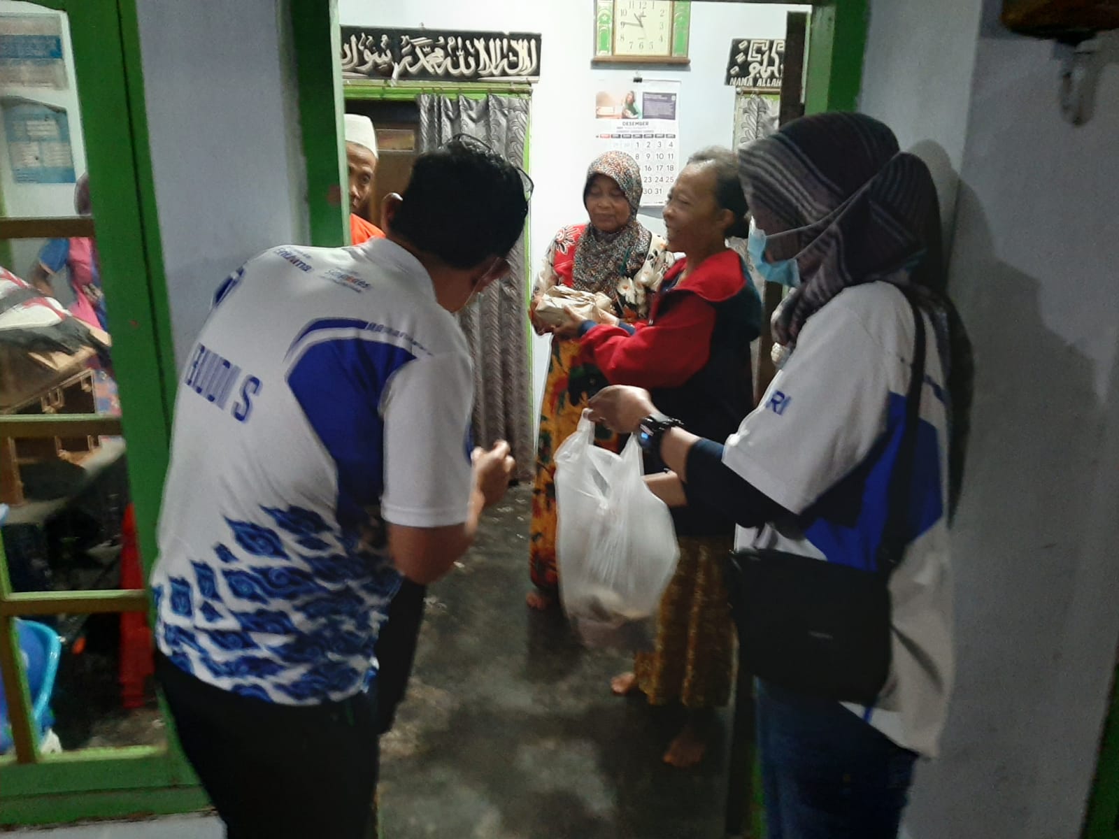 ERUPSI GUNUNG SEMERU, BRI SALURKAN BANTUAN TANGGAP BENCANA DAN LAYANAN PERBANKAN BERJALAN NORMAL 