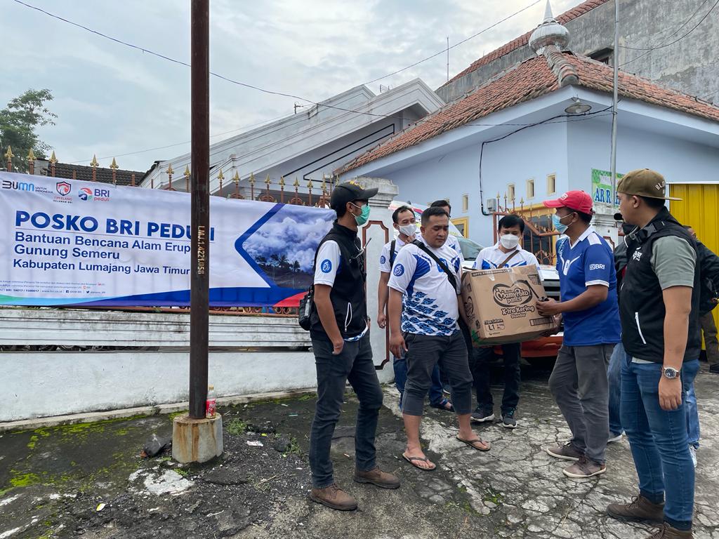  TANGGAP BENCANA ERUPSI SEMERU, BRI KERAHKAN MOBIL EVAKUASI DAN BANGUN POSKO BANTUAN