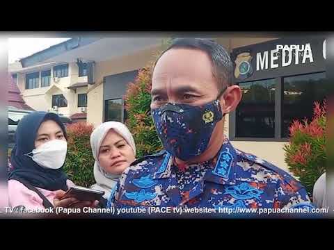 BENDERA BINTANG KEJORA BERKIBAR DI SAMPING MAPOLDA PAPUA