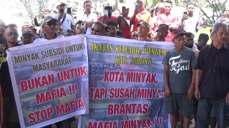 Sulit Dapatkan Solar, Pengemudi Truk Di Sorong Minta Ahok Turun Tangan