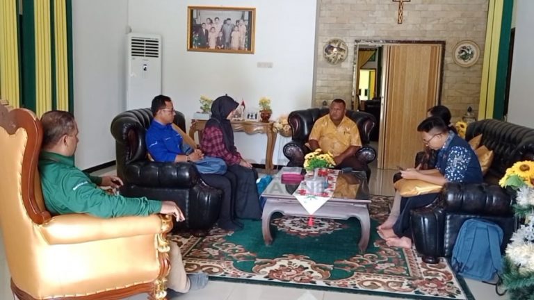 Regsosek Di Wondama Diawali Pendataan Perdana Ketua DPRD