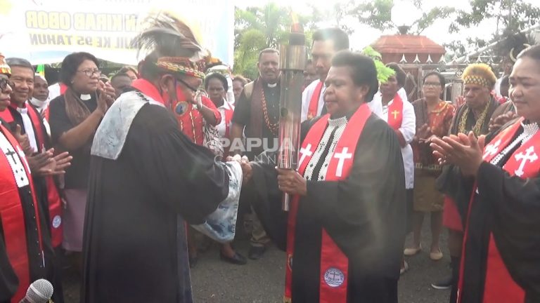 Kirab Obor HUT-95 PI Di Tanah Malamoi Berakhir Di GKI Jemaat Eklesia Klasaman Kota Sorong