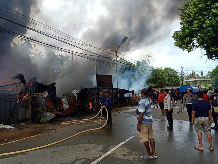 1 Mess dan 1 Bengkel Hangus Dilahap Si Jago Merah di Deplat