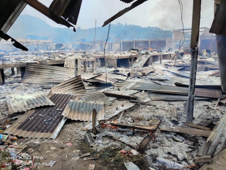 Ratusan lapak dan kios ludes terbakar di Pasar Youtefa