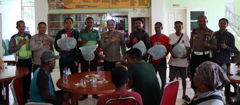 “Jumat Curhat”: Polres Fakfak Lakukan Tatap Muka Bersama Tukang Ojek dan Sopir Angkot